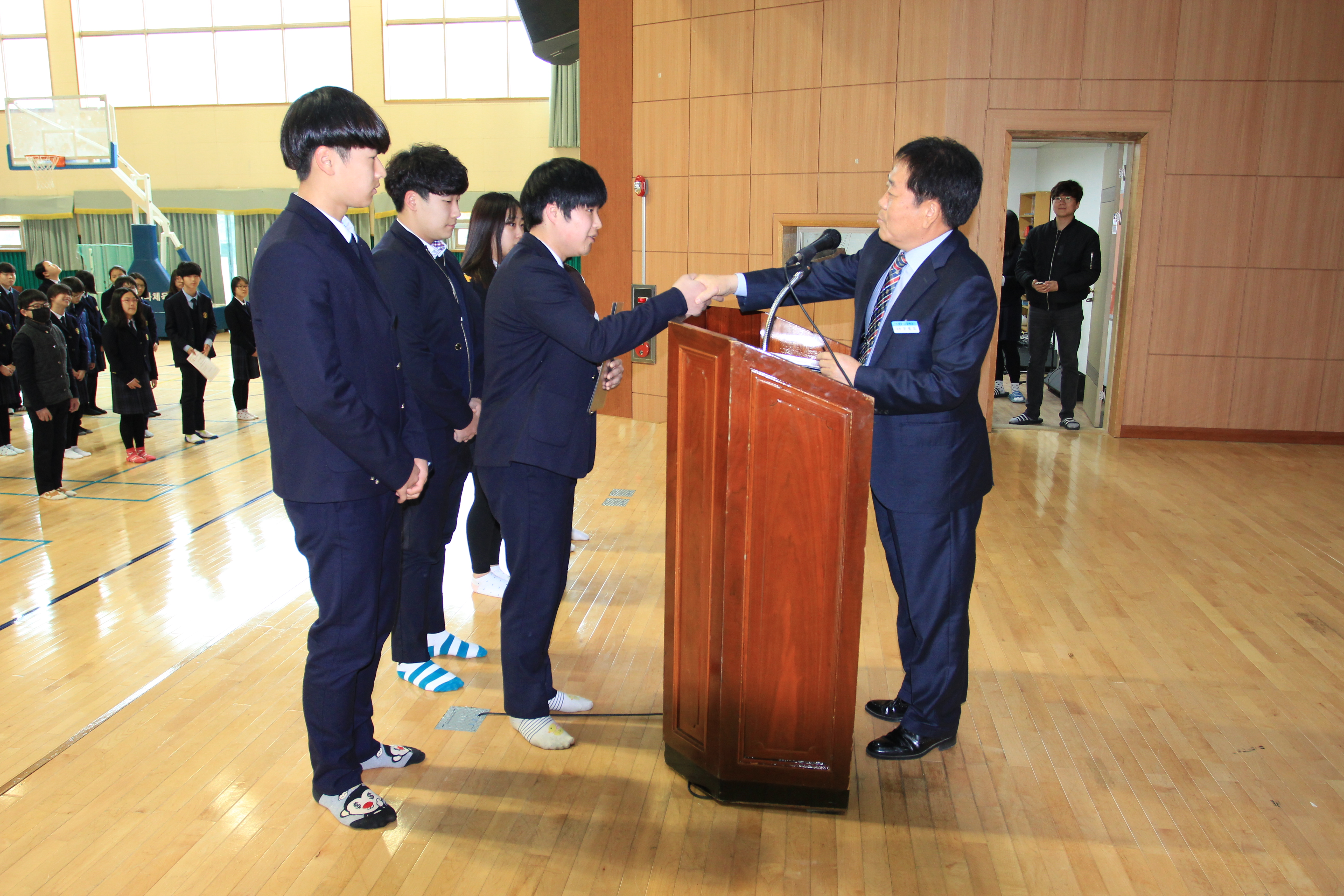 2016 기계고 미르치과병원장학증서 수여식(김보훈).JPG